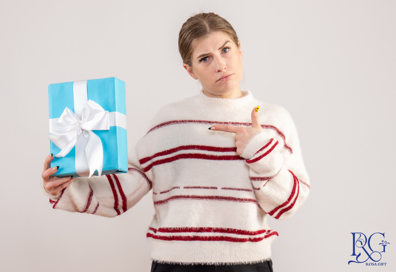 اشتباهات رایج در انتخاب بین هدیه سازمانی و تبلیغاتی - رزاگیفت