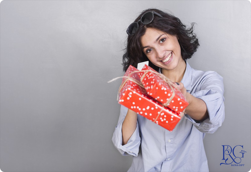 اهمیت بسته‌بندی در هدیه روز زن سازمانی