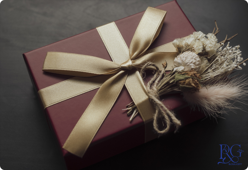 تأثیر بسته‌بندی هدیه برای رییس مرد در اولین نگاه - رزا گیفت