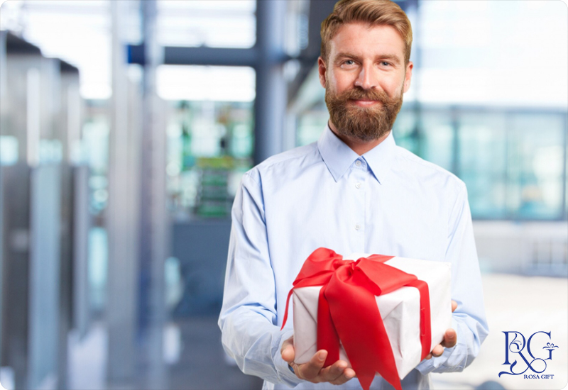 چرا انتخاب هدیه برای رییس مرد حساس است؟ - رزا گیفت