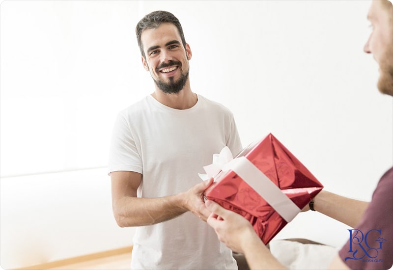 چرا انتخاب هدیه رسمی برای همکار مرد مهم است؟