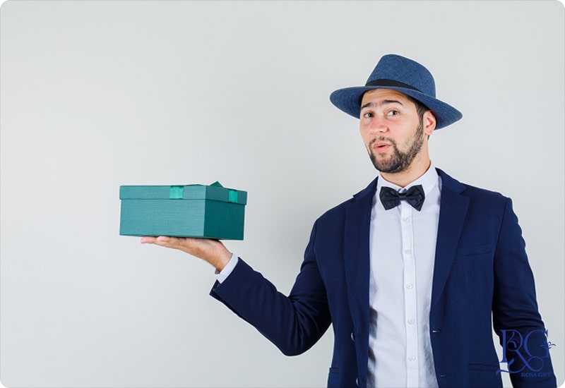 چه مناسبت‌هایی برای هدیه رسمی به همکار مرد مناسب هستند؟