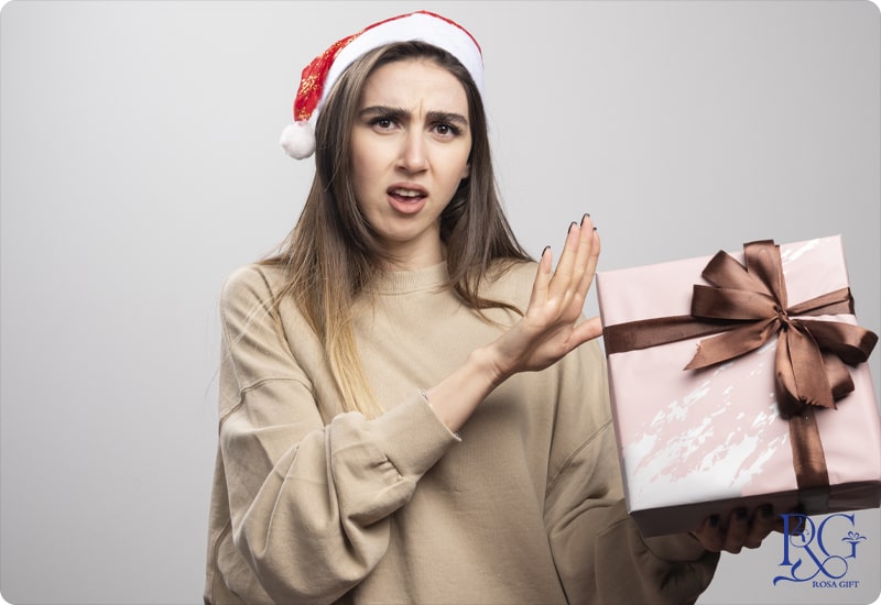 توجه به سن و سبک زندگی و علایق برای خرید هدیه خانم ها