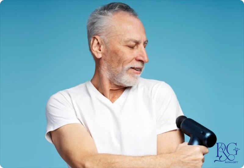 ماساژور برای رفع خستگی و آرامش عضلات پدربزرگ